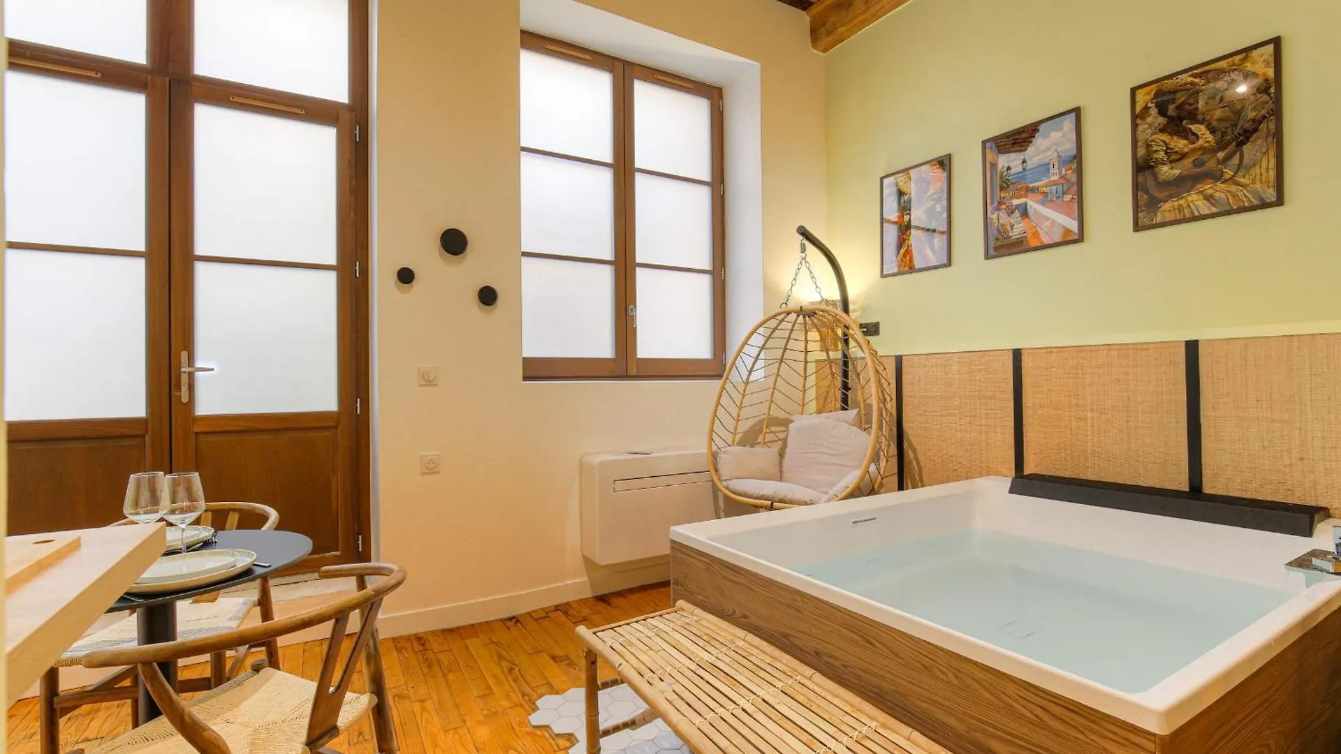 Experience Bahiana Avec Balneo Lejlighed Lyon